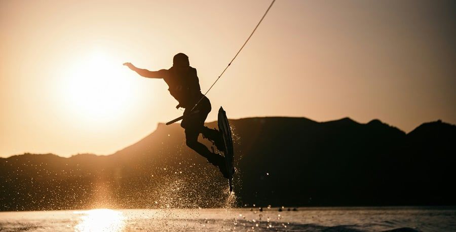 Wakeboard Nedir? Su Kayağı Nasıl Yapılır?